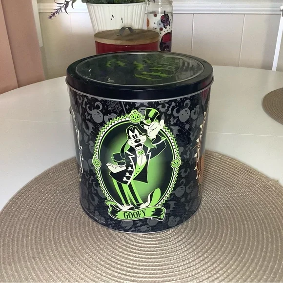 < Disney Halloween Tin > - Picture 1 of 4